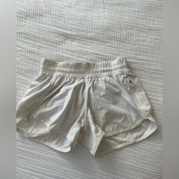 Lululemon Tracker Low-Rise Lined Short 4” - Picture 4 of 5